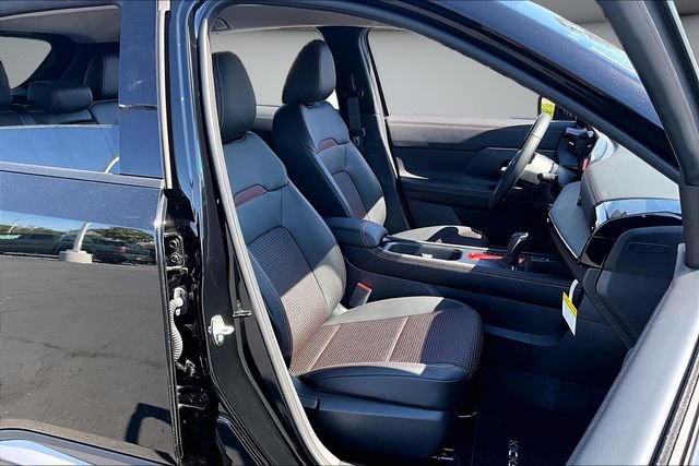 New 2026 Nissan Kicks SR FWD image 11