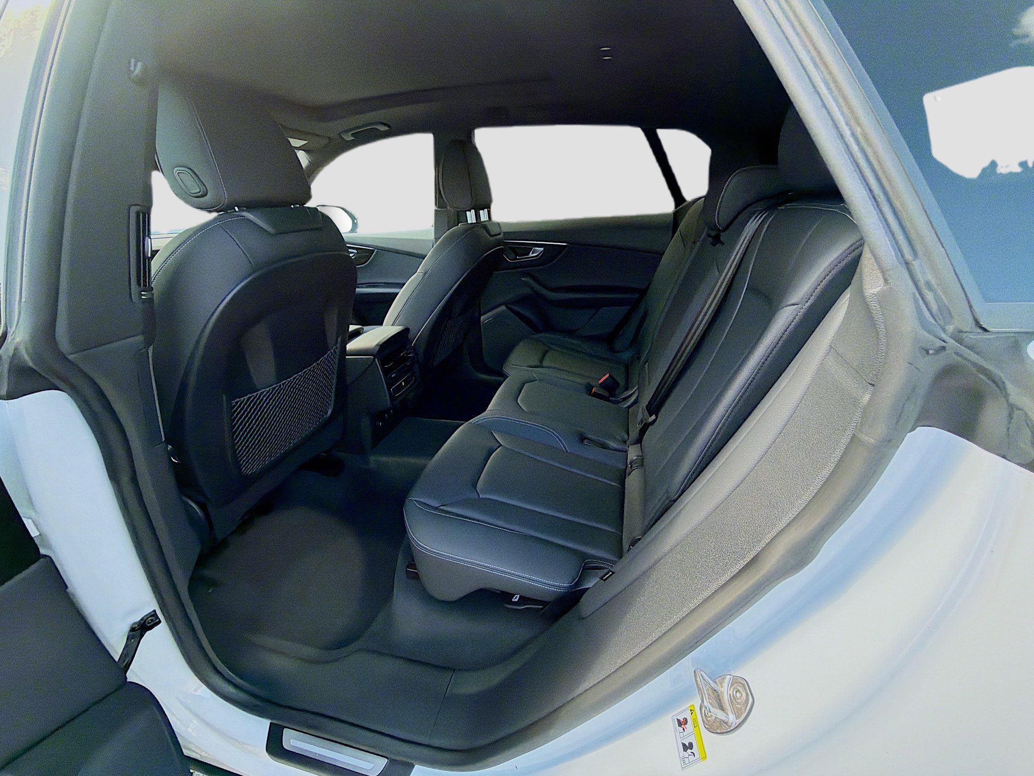 Used 2023 Audi Q8 Premium image 24