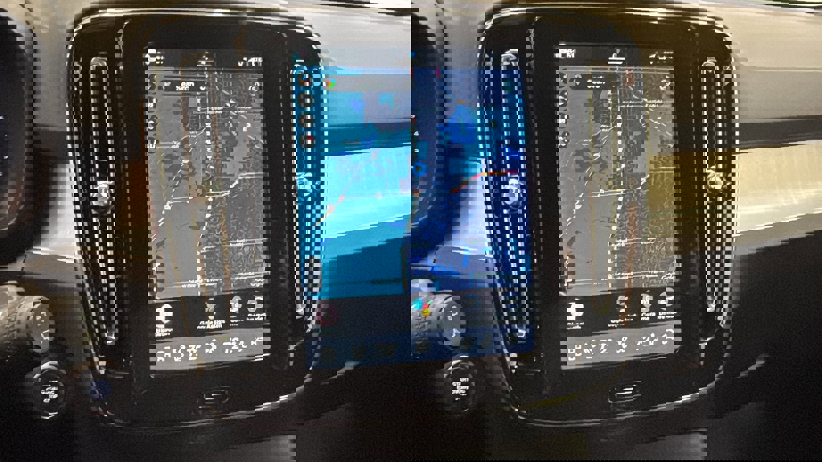 Used 2026 Volvo XC40 B5 Core w/ Climate Package image 16