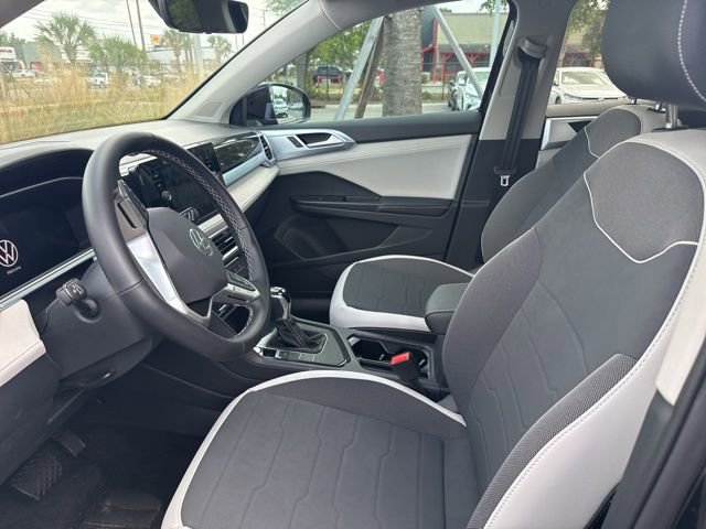 Used 2025 Volkswagen Taos SE image 15