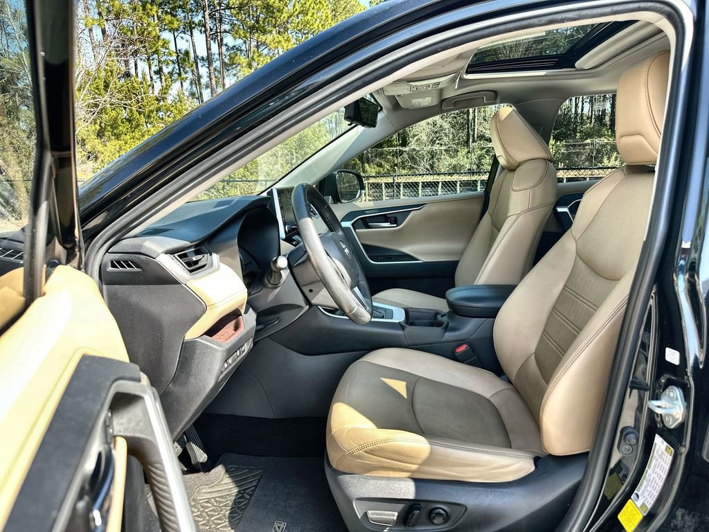 Used 2019 Toyota RAV4 Limited w/ Cold Weather Package image 20