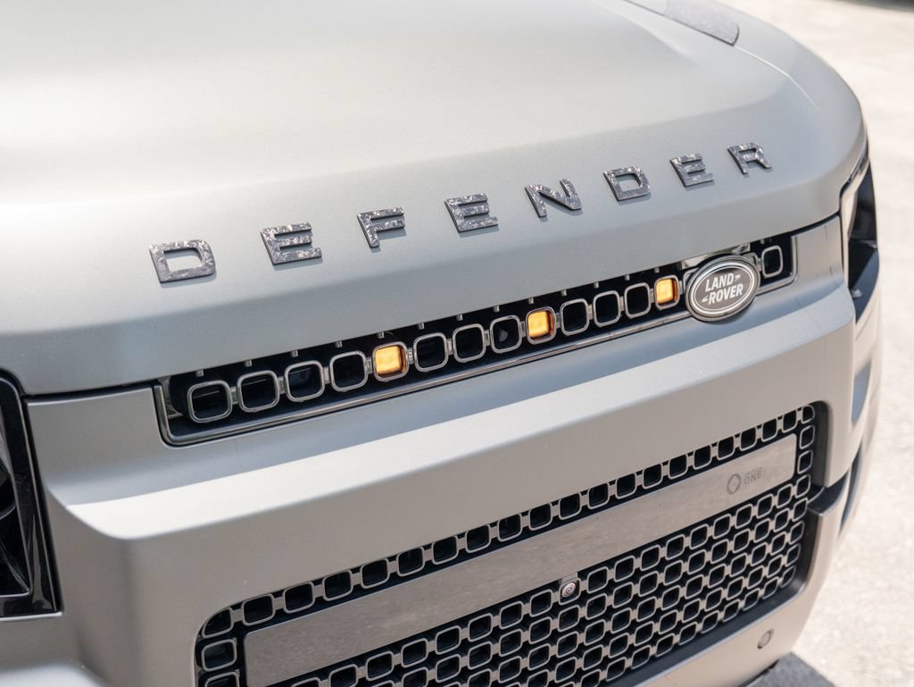 Used 2025 Land Rover Defender 110 AWD/4WD image 15