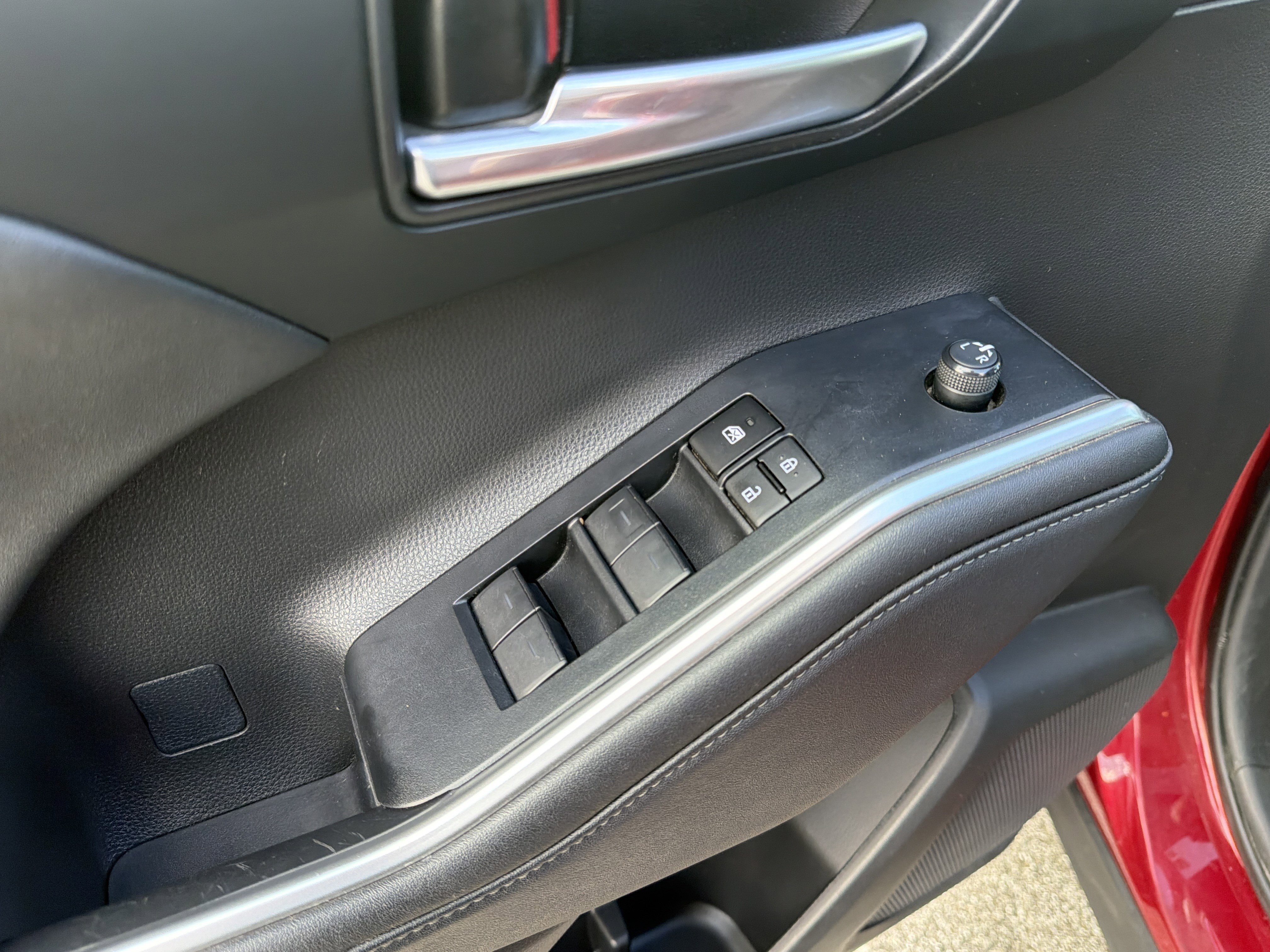 Used 2023 Toyota Highlander XLE AWD/4WD image 11