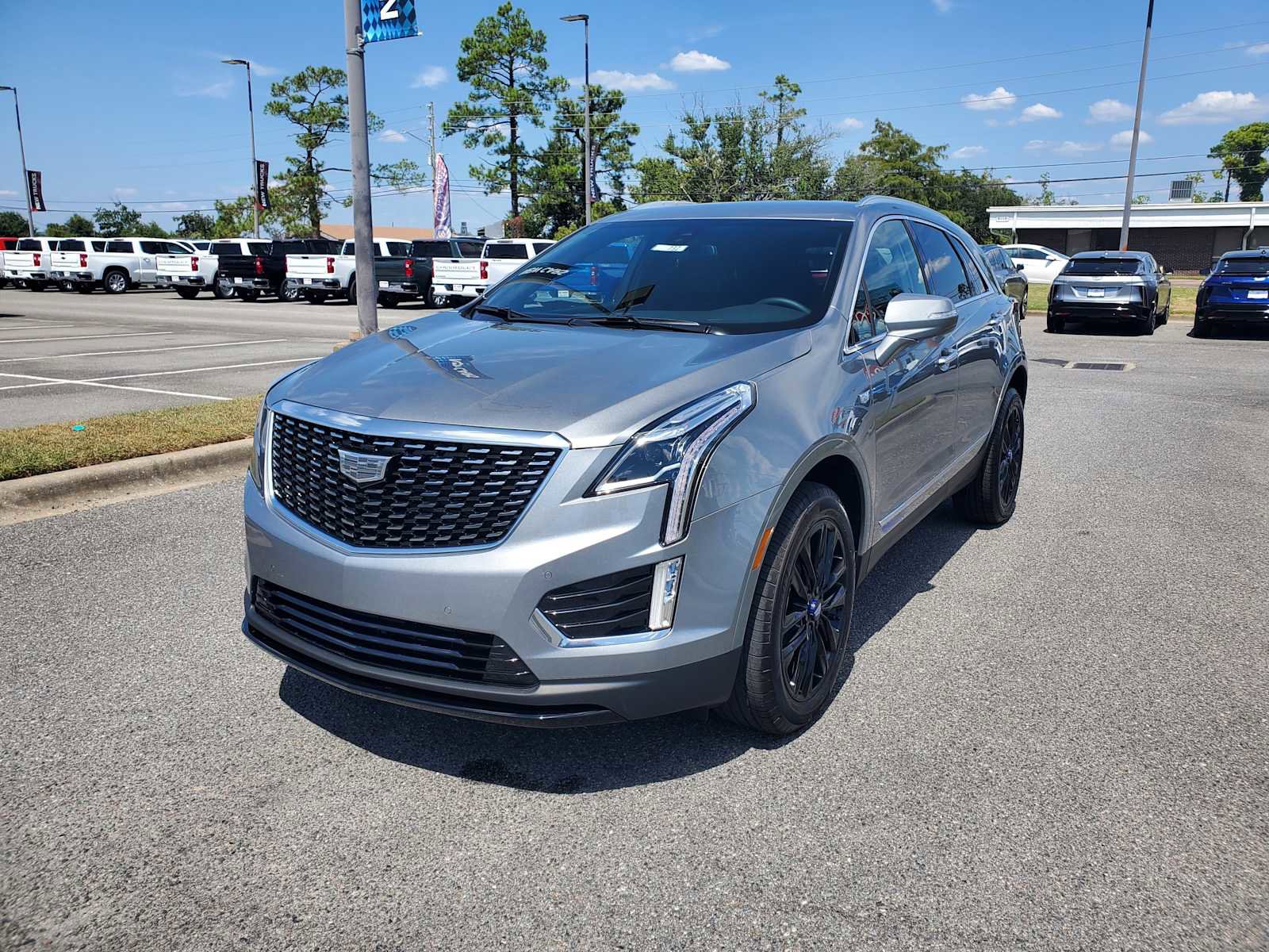New 2025 Cadillac XT5 Luxury w/ LPO, Blue Accent Package