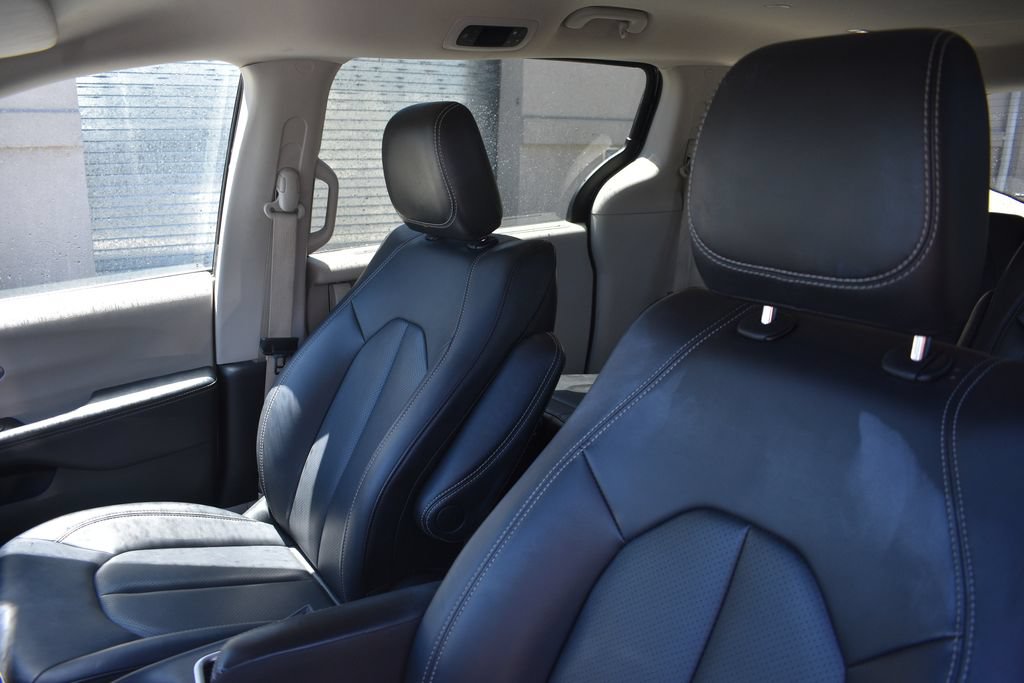 Used 2024 Chrysler Pacifica Touring-L FWD image 10