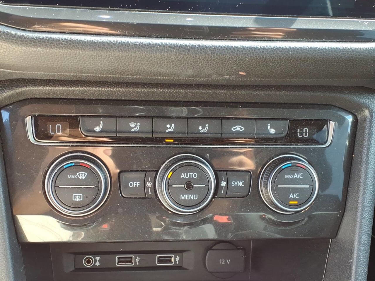 Used 2018 Volkswagen Tiguan SE w/ Panoramic Sunroof Package FWD image 20