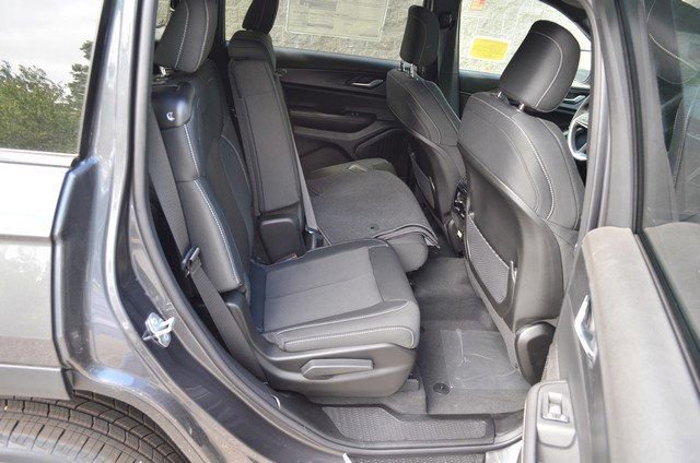 New 2025 Jeep Grand Cherokee L Laredo w/ Luxury Tech Group I image 37