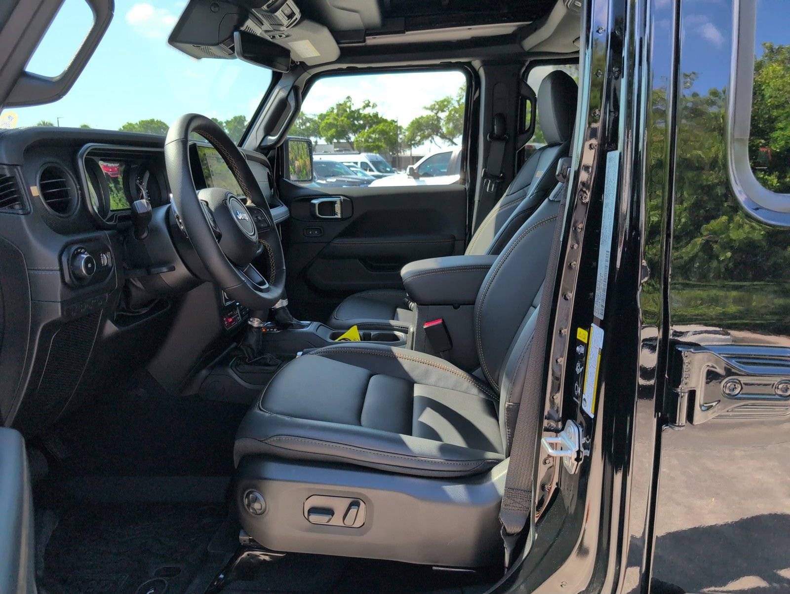 New 2025 Jeep Wrangler Unlimited Rubicon 392 image 27