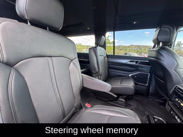 Used 2025 Jeep Wagoneer Series II w/ Premium Group I AWD/4WD image 25