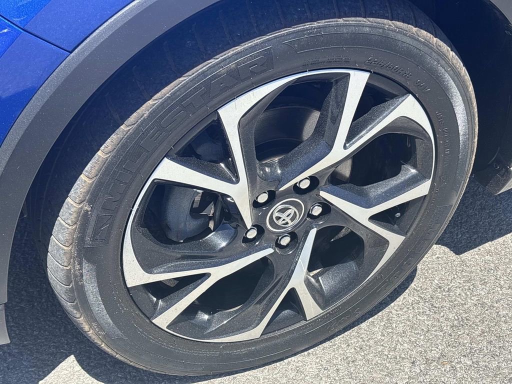 Used 2019 Toyota C-HR XLE FWD image 9