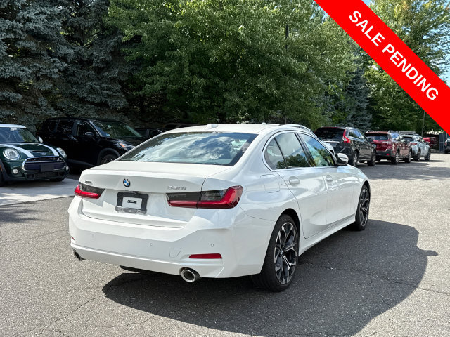 Used 2025 BMW 330i xDrive Sedan w/ Premium Package AWD/4WD image 4