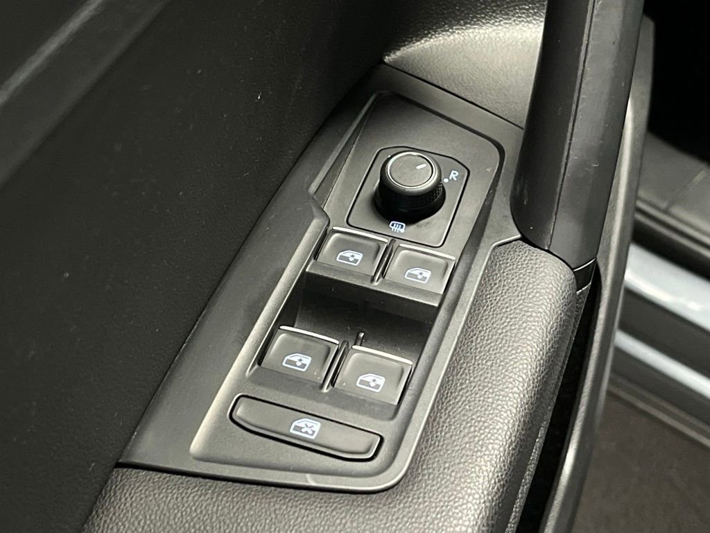 Used 2019 Volkswagen Tiguan SE w/ Panoramic Sunroof Package image 15