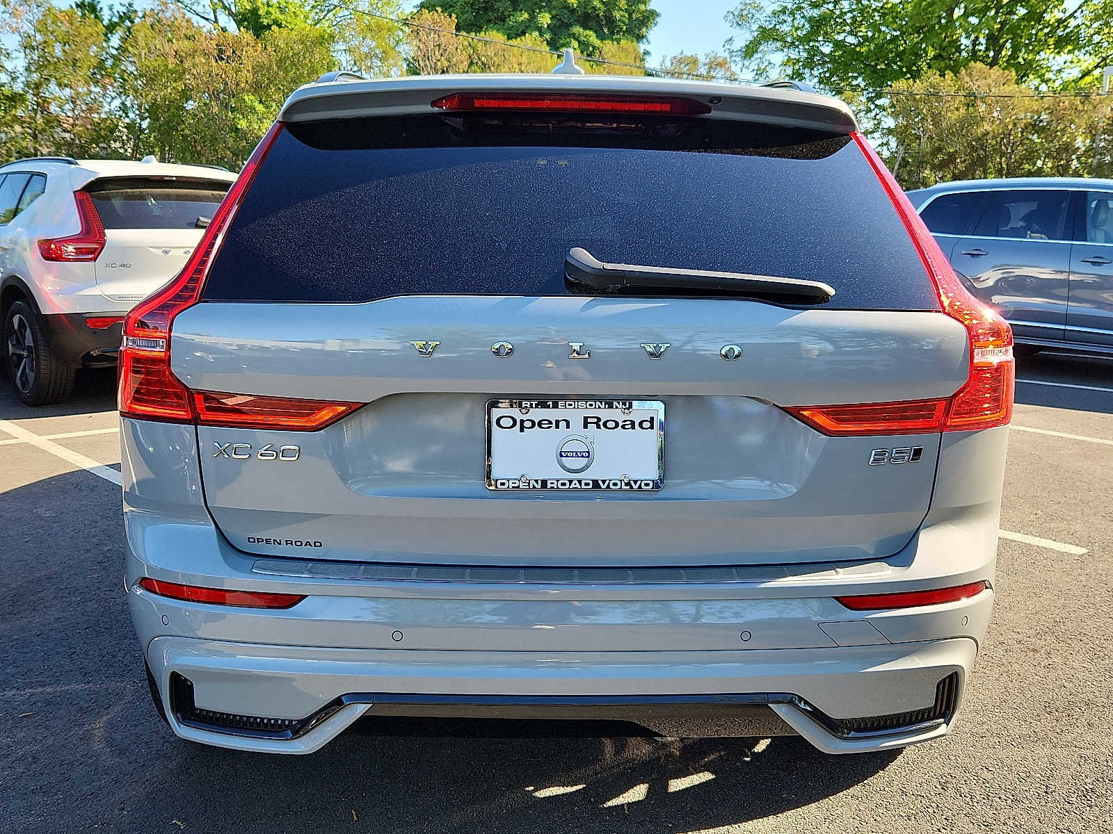 Certified 2024 Volvo XC60 B5 Ultimate w/ Protection Package Premier AWD/4WD image 5