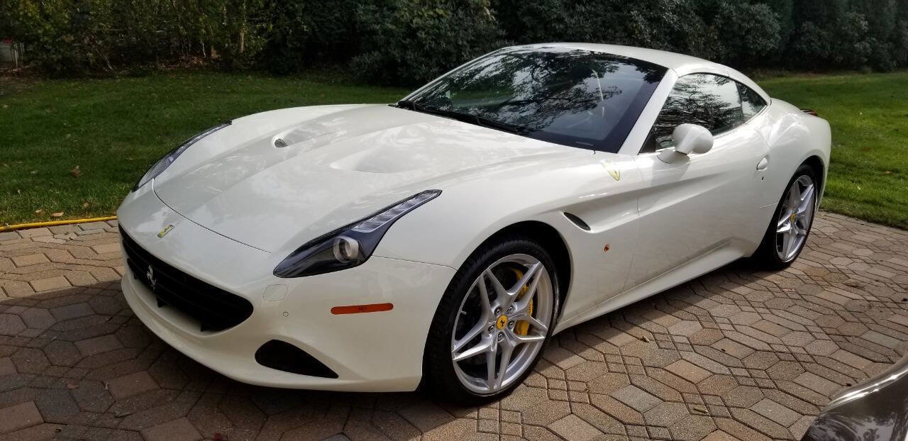 Used 2017 Ferrari California T RWD image 1