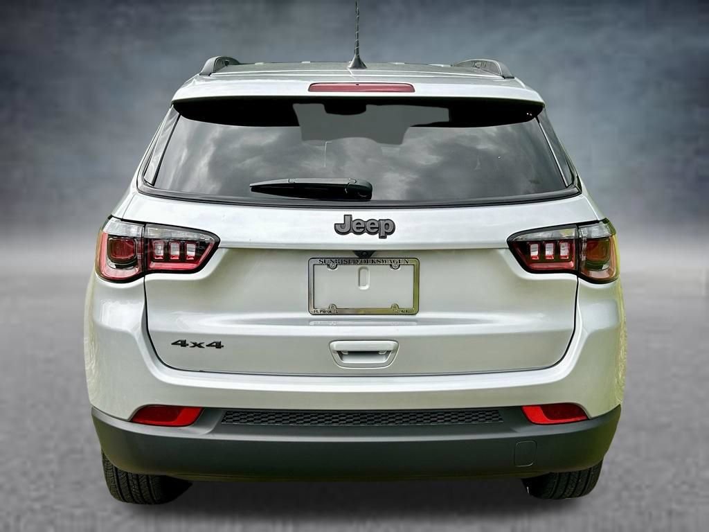 Used 2026 Jeep Compass Latitude AWD/4WD image 6