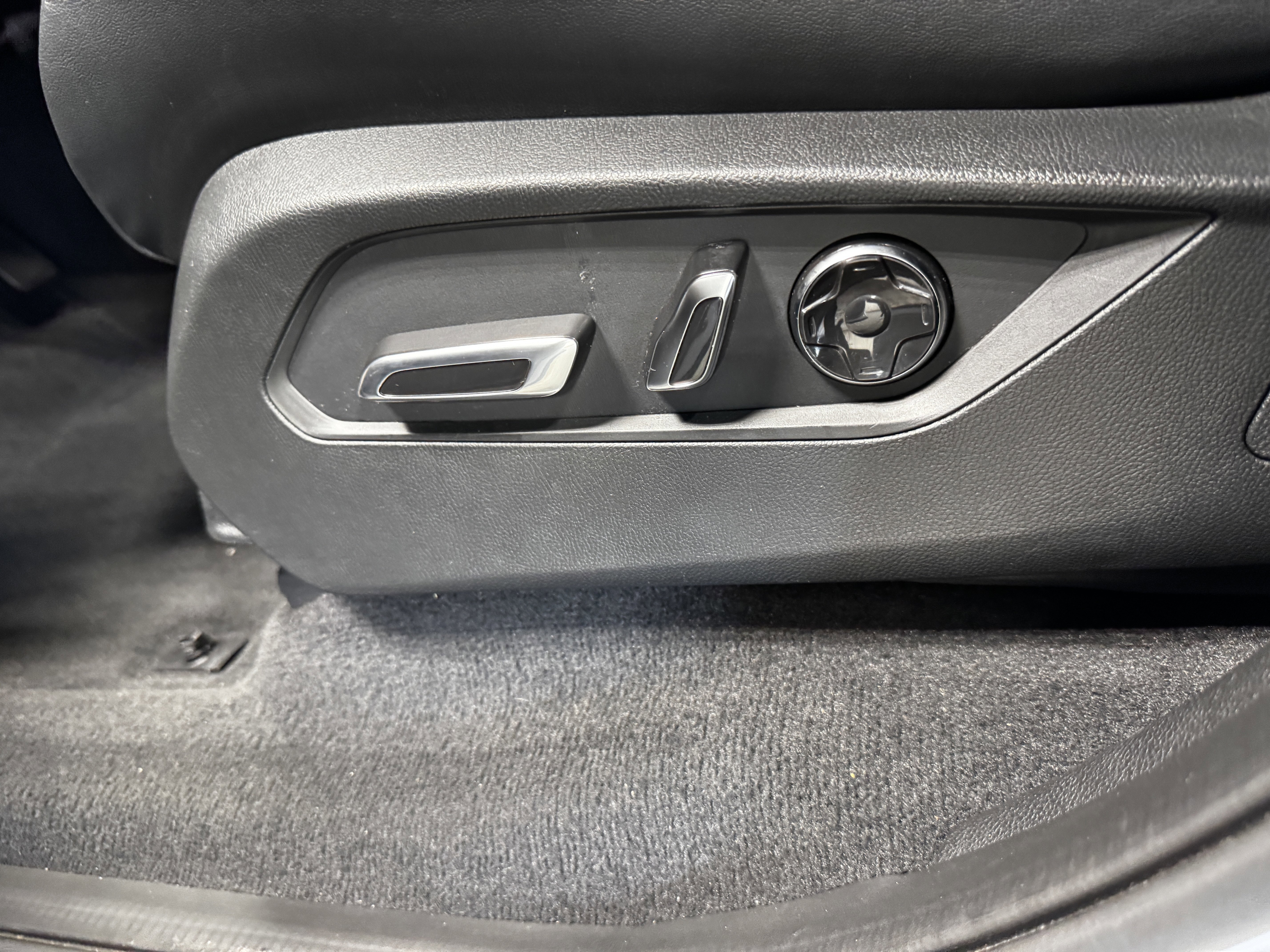 Certified 2023 Acura MDX FWD w/ Technology Package image 36