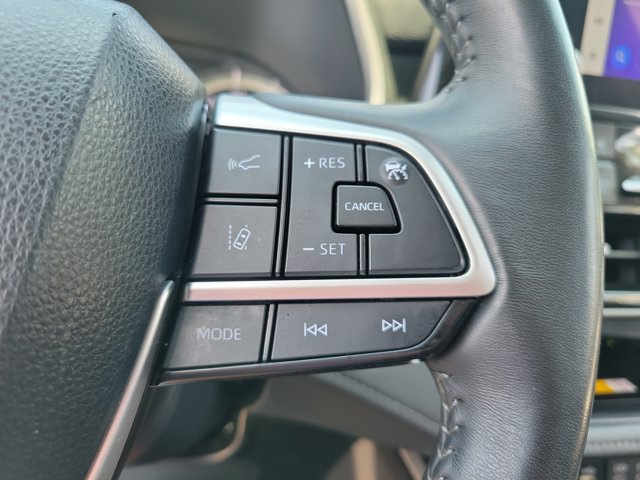 Used 2024 Toyota Highlander XLE AWD/4WD image 23