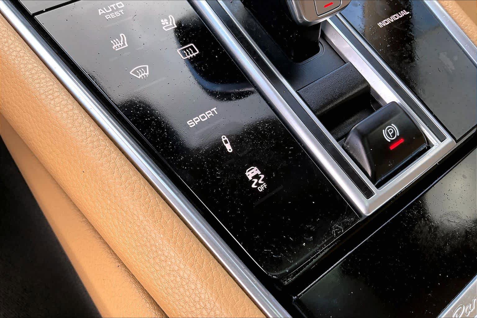 Used 2018 Porsche Panamera 4 AWD/4WD image 32