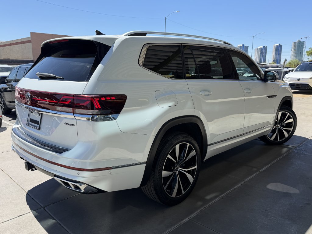 Used 2024 Volkswagen Atlas SEL Premium R-Line AWD/4WD image 4