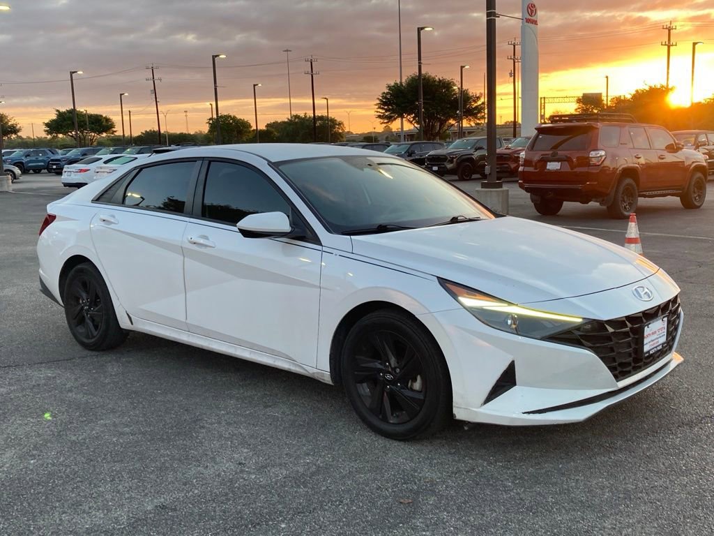 Used 2021 Hyundai Elantra SEL image 3