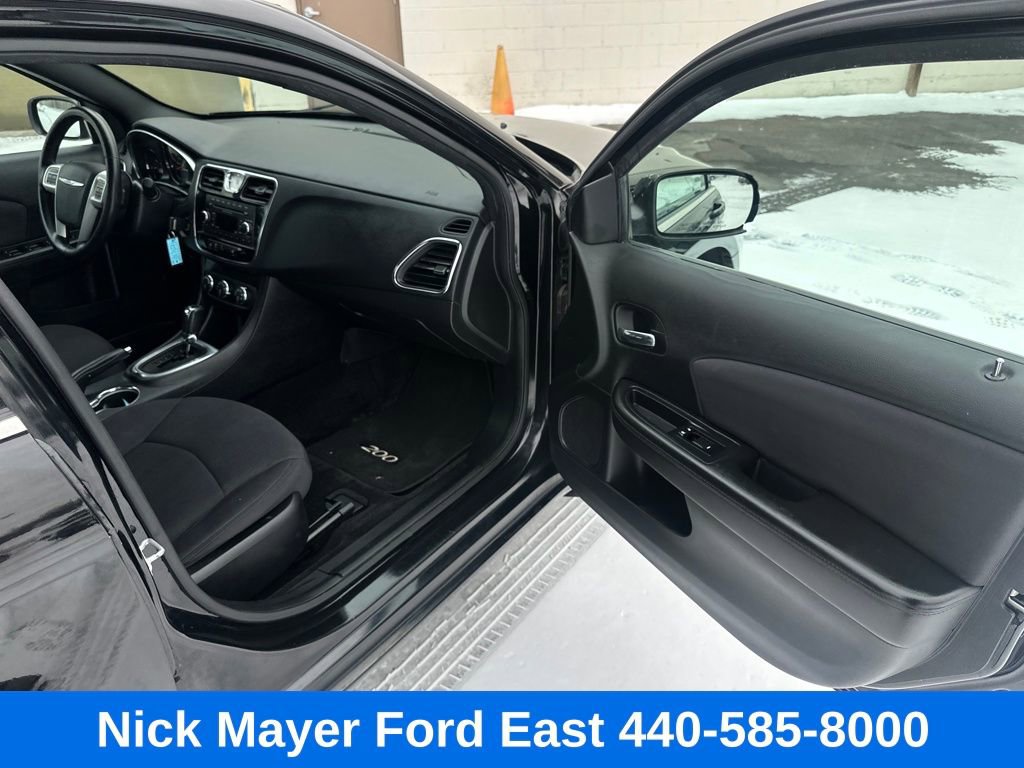 Used 2013 Chrysler 200 Touring w/ Cold Weather Group image 9