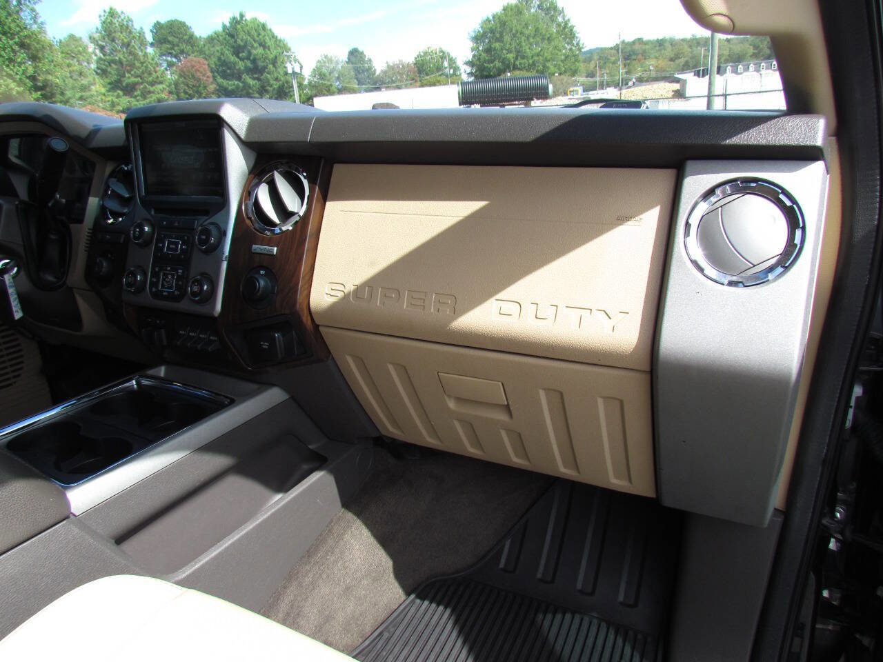 Used 2016 Ford F250 Lariat w/ Lariat Interior Package image 16