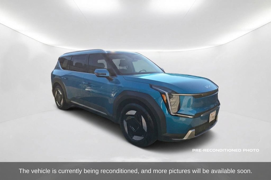 Used 2025 Kia EV9 Wind AWD/4WD image 3