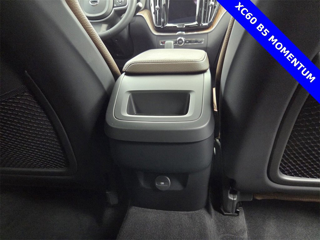 Used 2022 Volvo XC60 B5 Momentum image 29