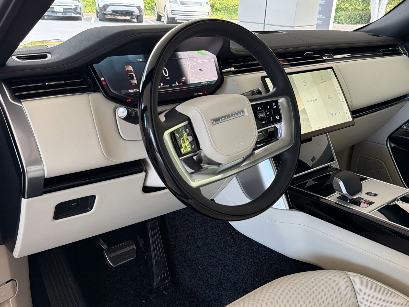 New 2026 Land Rover Range Rover Long Wheelbase SE image 4