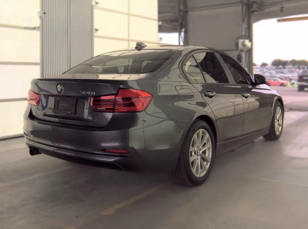 Used 2016 BMW 320i Sedan RWD image 4