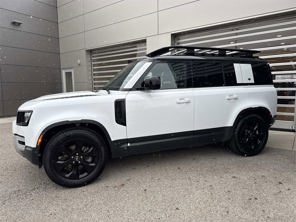 Used 2023 Land Rover Defender 110 S image 3