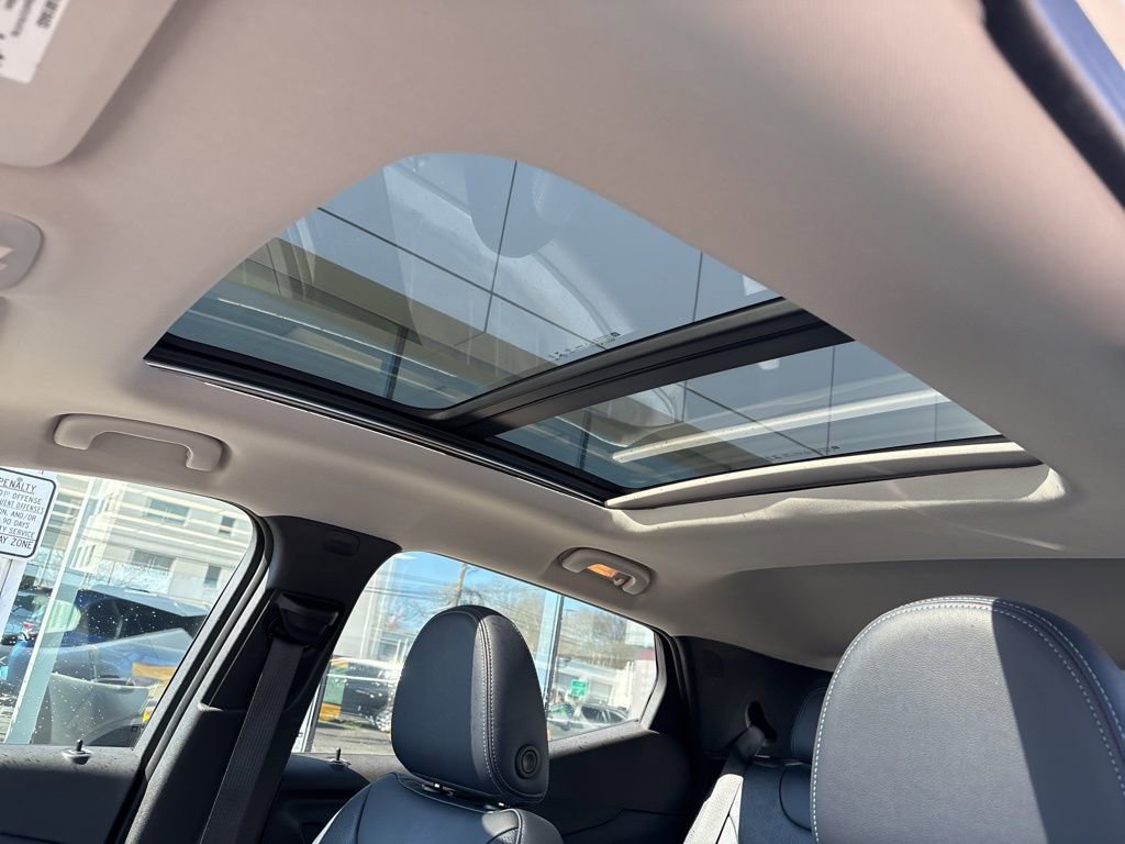 Used 2022 Chevrolet Bolt EUV Premier w/ Sun & Sound Package image 12