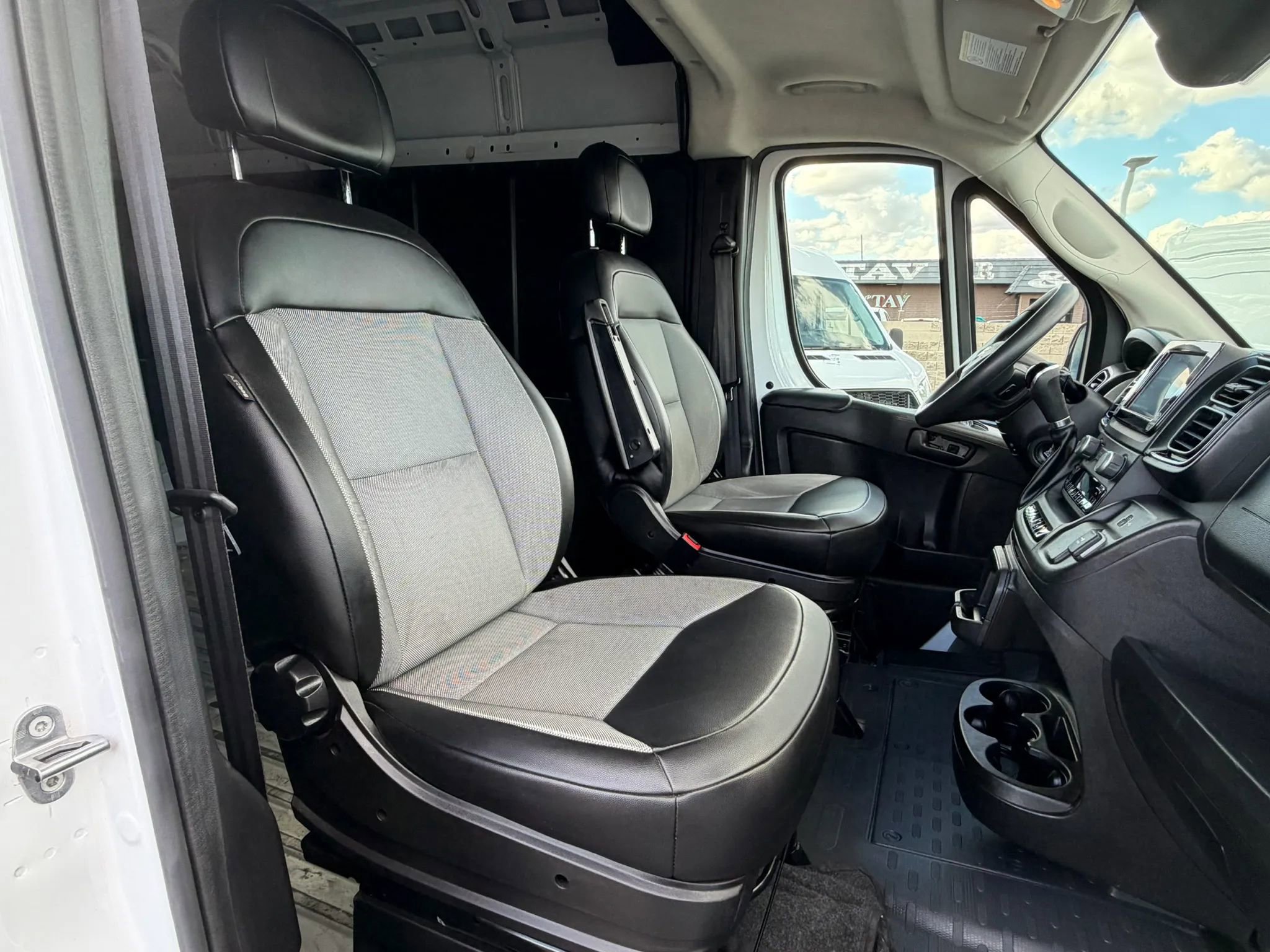Used 2023 RAM ProMaster 2500 FWD image 14