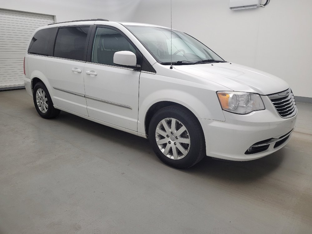 Used 2016 Chrysler Town & Country Touring FWD image 11