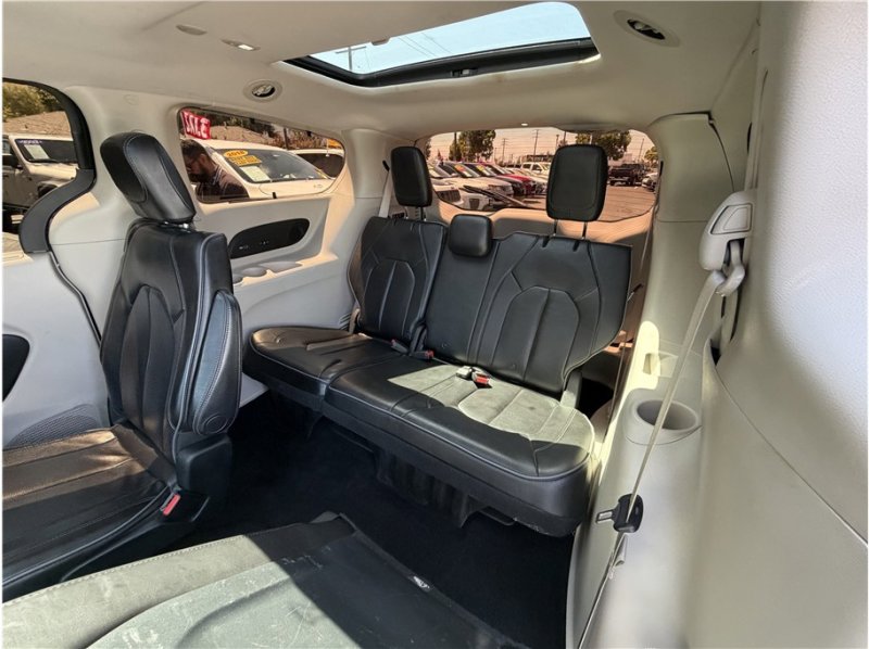 Used 2018 Chrysler Pacifica Limited FWD image 20