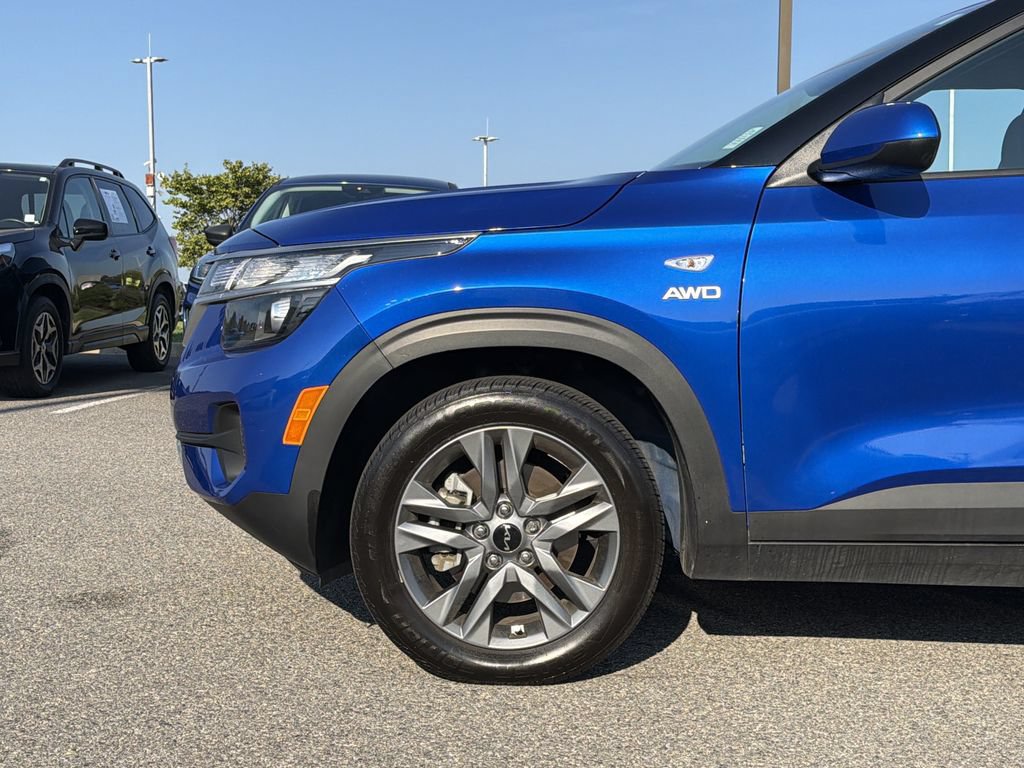 Used 2023 Kia Seltos LX AWD/4WD image 9