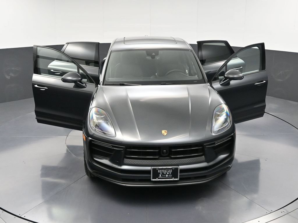 Certified 2025 Porsche Macan image 34