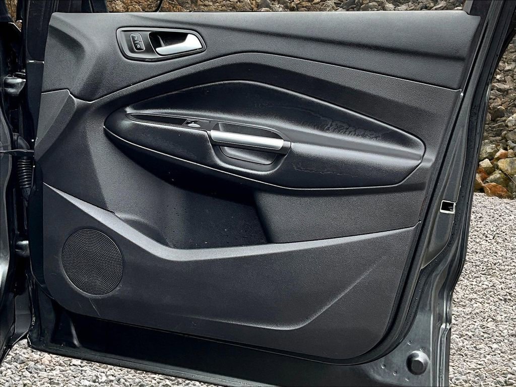 Used 2018 Ford Escape SE w/ SE Sport Appearance Package image 22