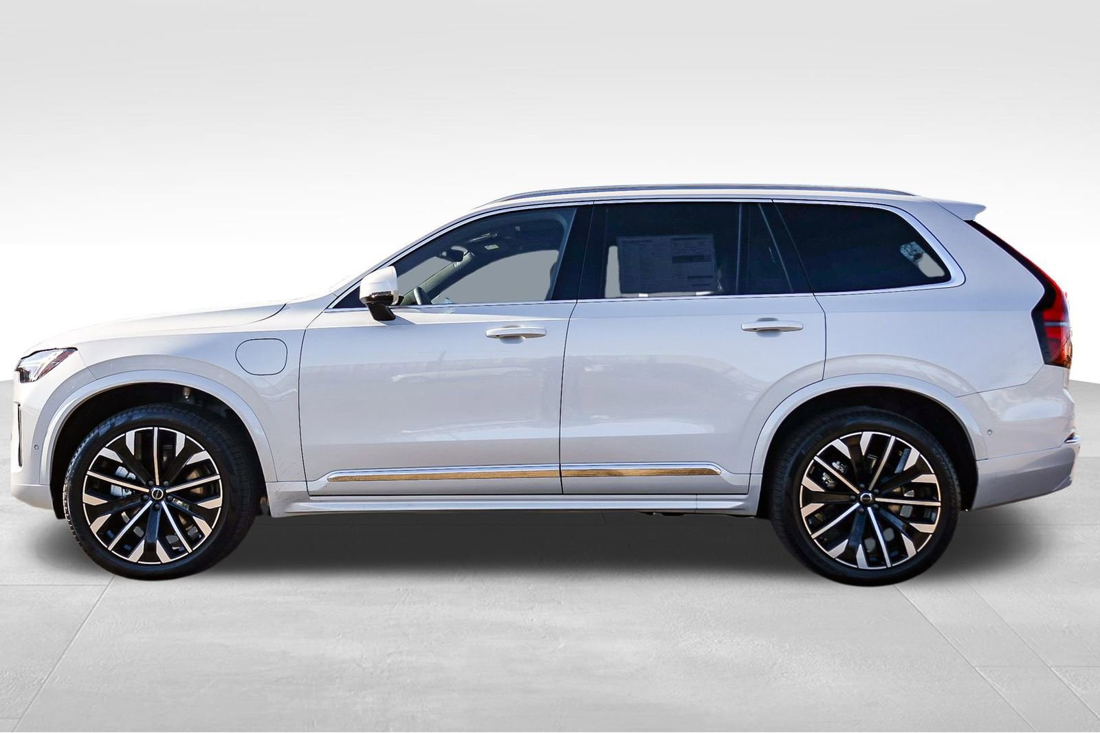 New 2026 Volvo XC90 T8 Plus w/ Protection Package Premier AWD/4WD image 7