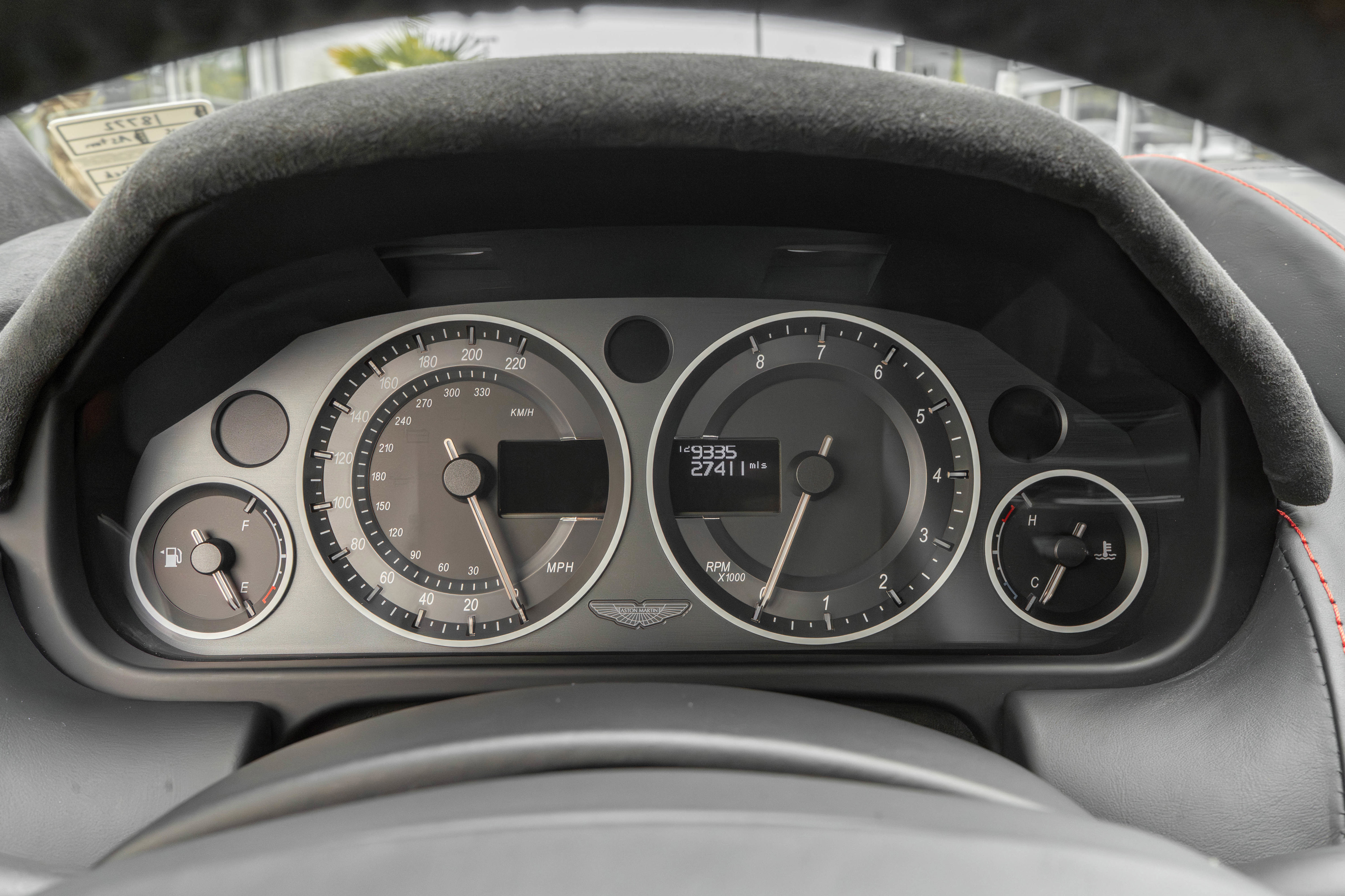 Used 2015 Aston Martin V12 Vantage S image 5