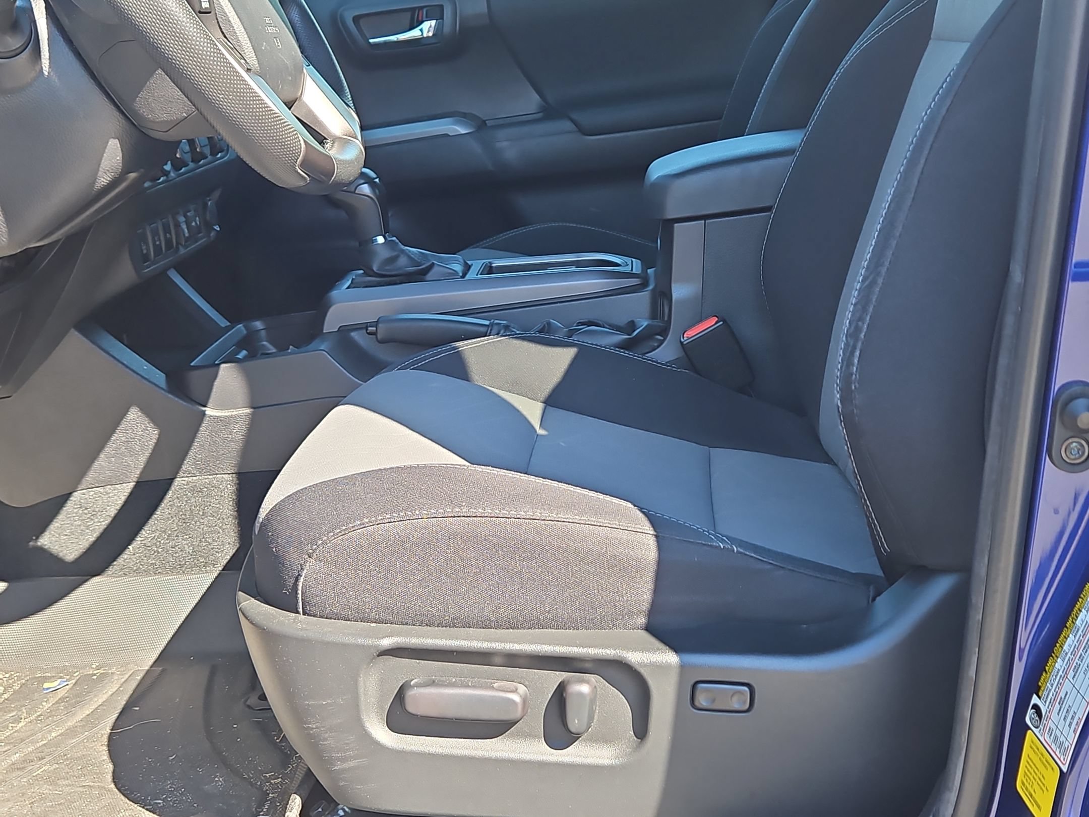 Used 2023 Toyota Tacoma TRD Off-Road w/ Technology Package AWD/4WD image 23