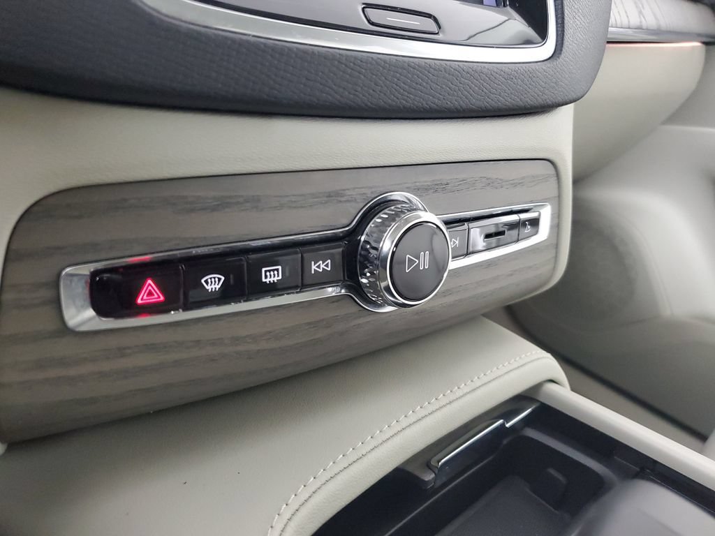 Certified 2025 Volvo XC90 B5 Plus w/ Protection Package AWD/4WD image 31