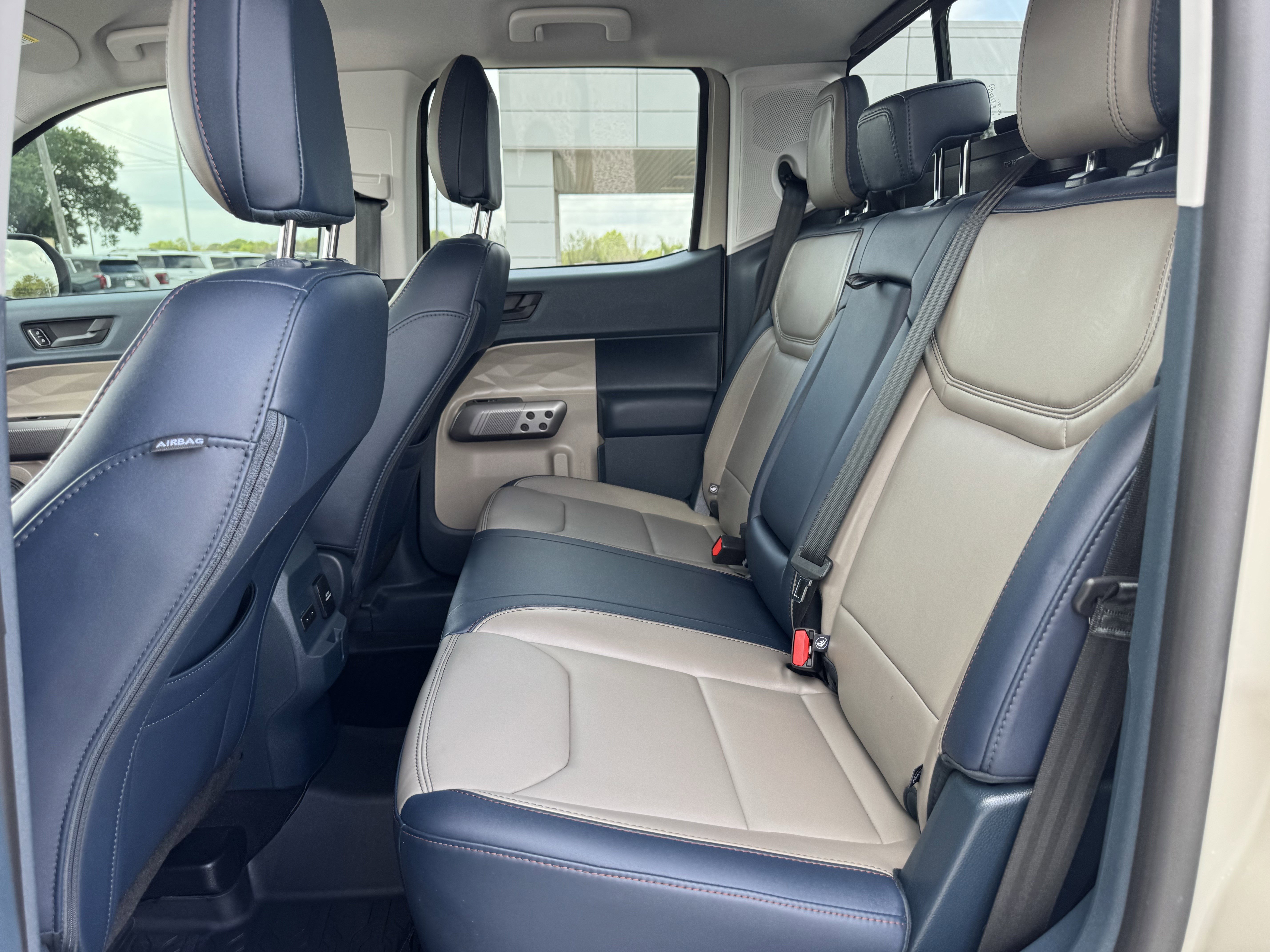 Used 2025 Ford Maverick Lariat image 29