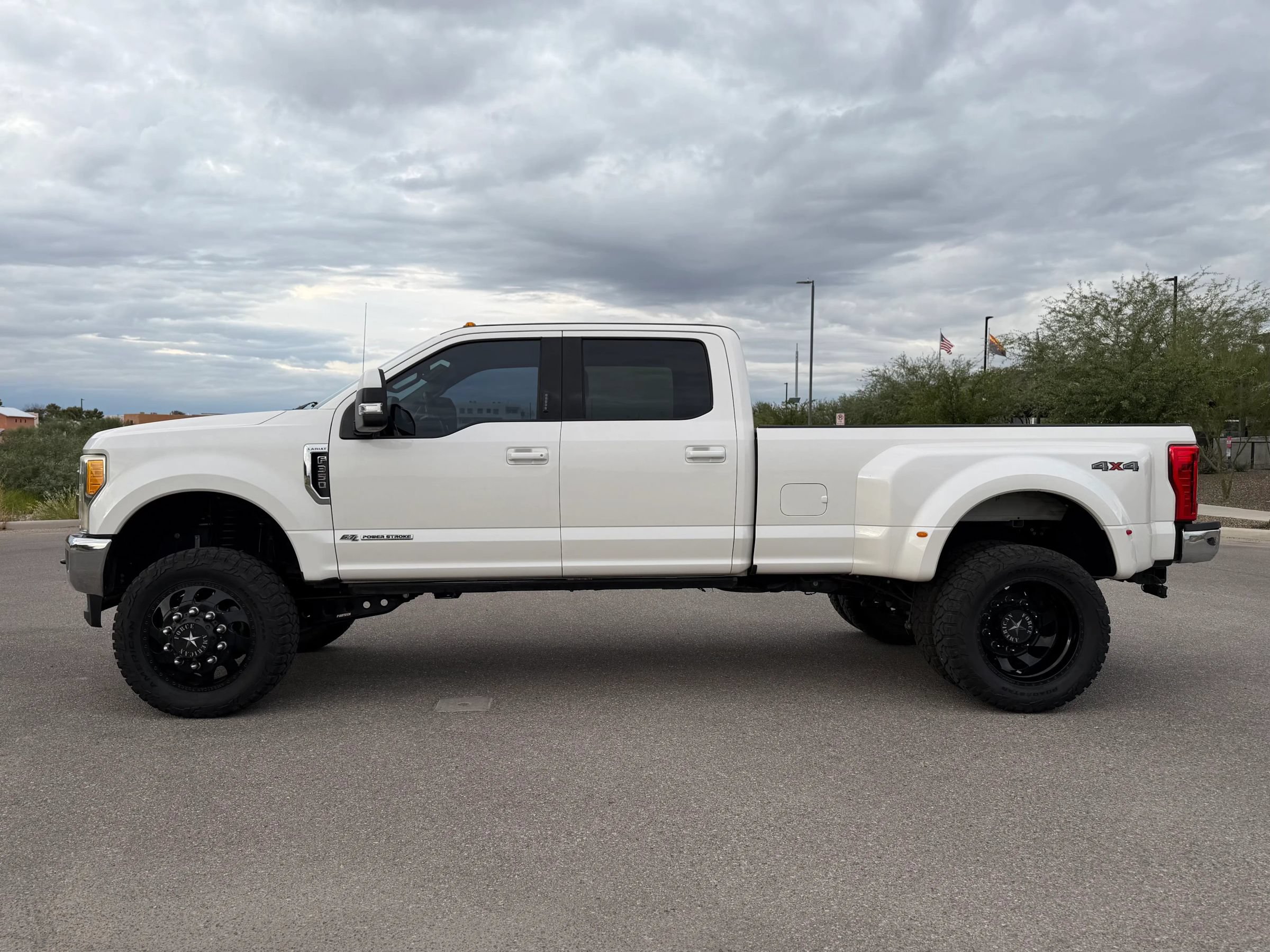 Used 2017 Ford F350 Lariat AWD/4WD image 6