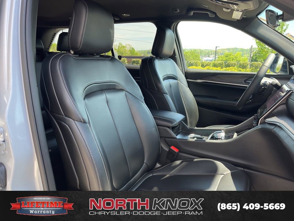 Used 2025 Jeep Grand Cherokee Limited AWD/4WD image 25