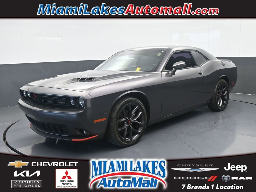 Used 2022 Dodge Challenger SXT w/ Driver Convenience Group RWD image 1