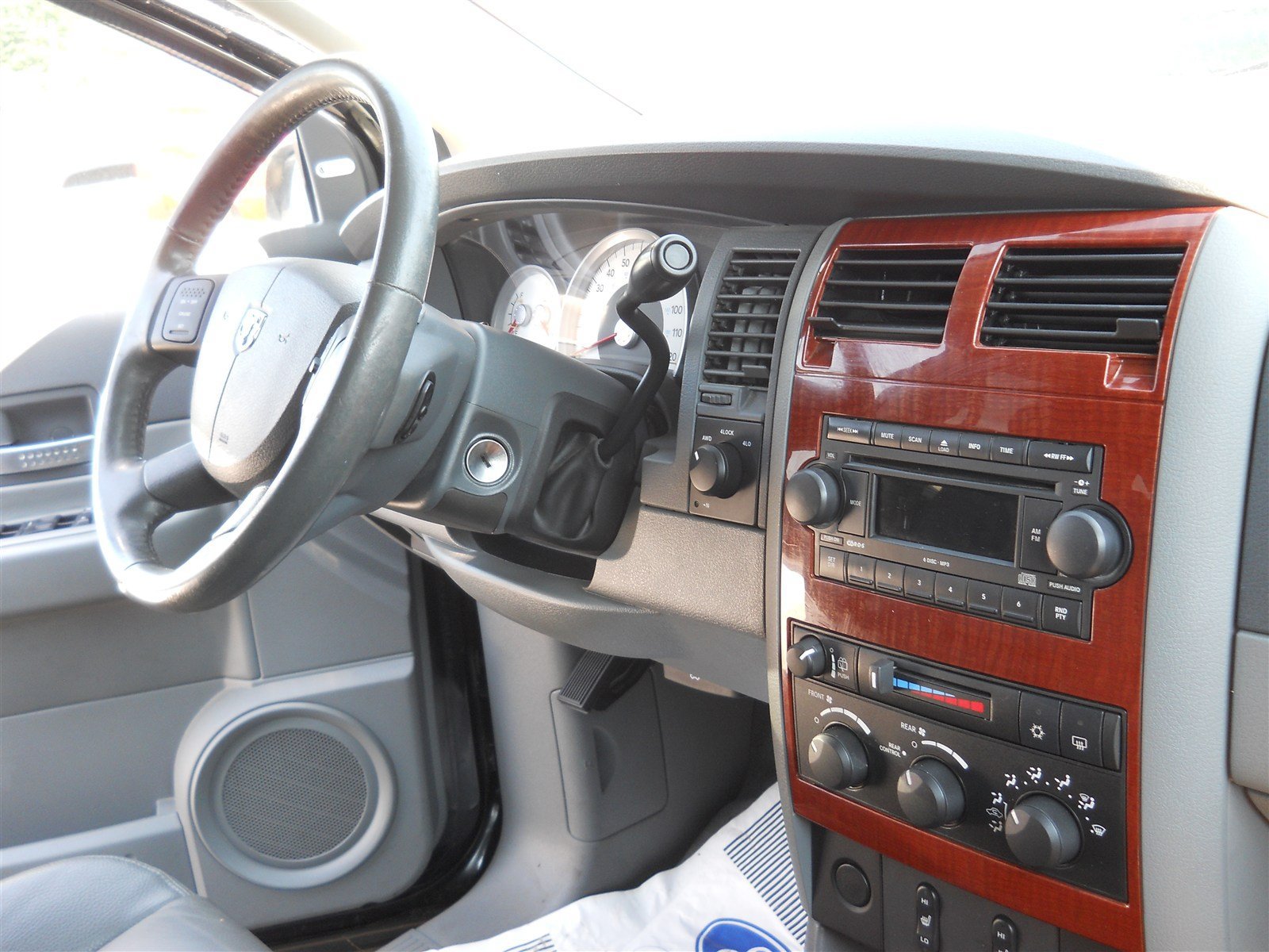 Used 2005 Dodge Durango SLT w/ Family Value Group AWD/4WD image 5