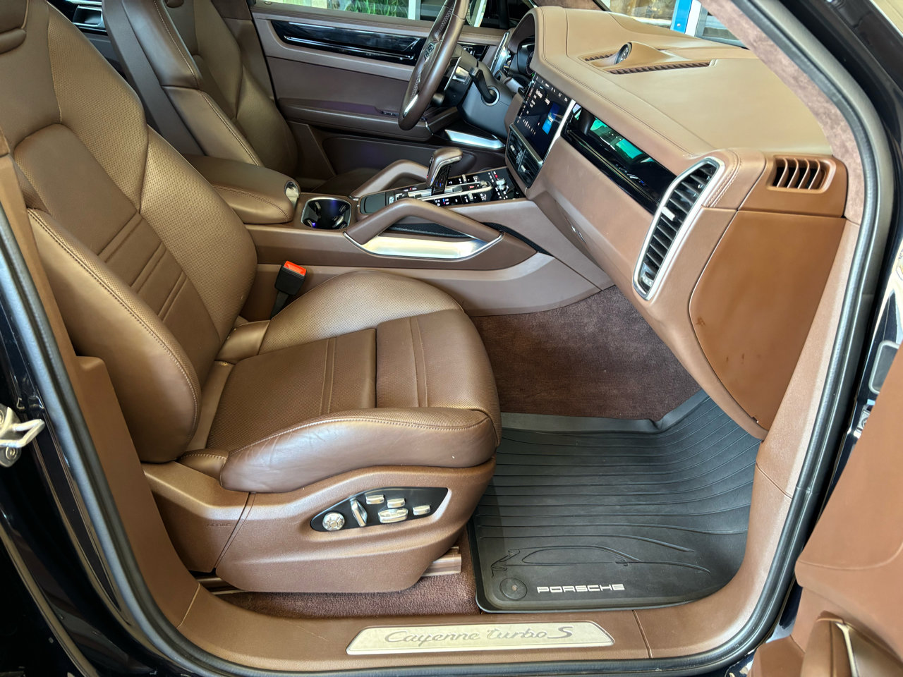 Used 2021 Porsche Cayenne Turbo S image 31