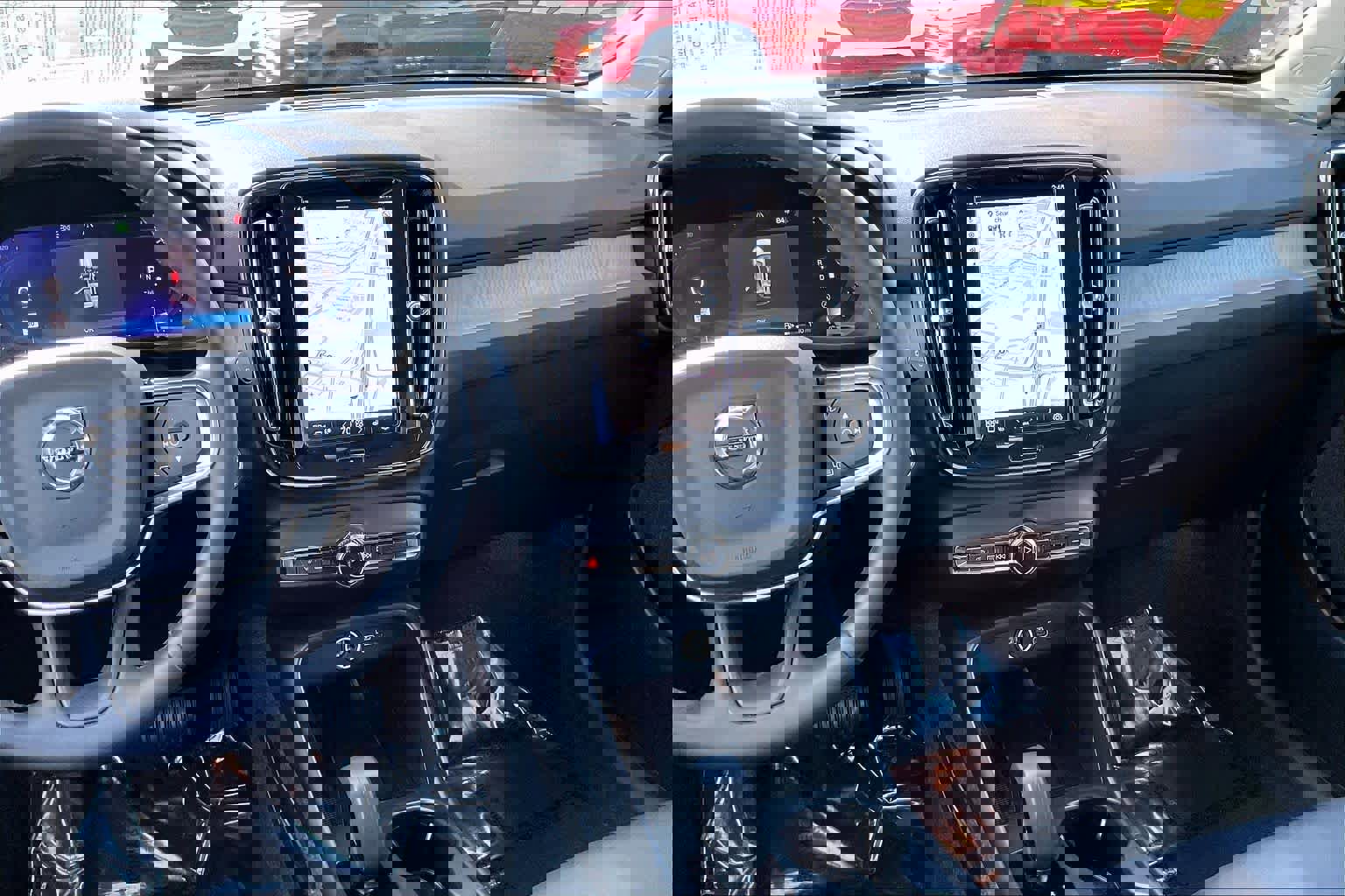 Used 2024 Volvo XC40 B5 Core image 7