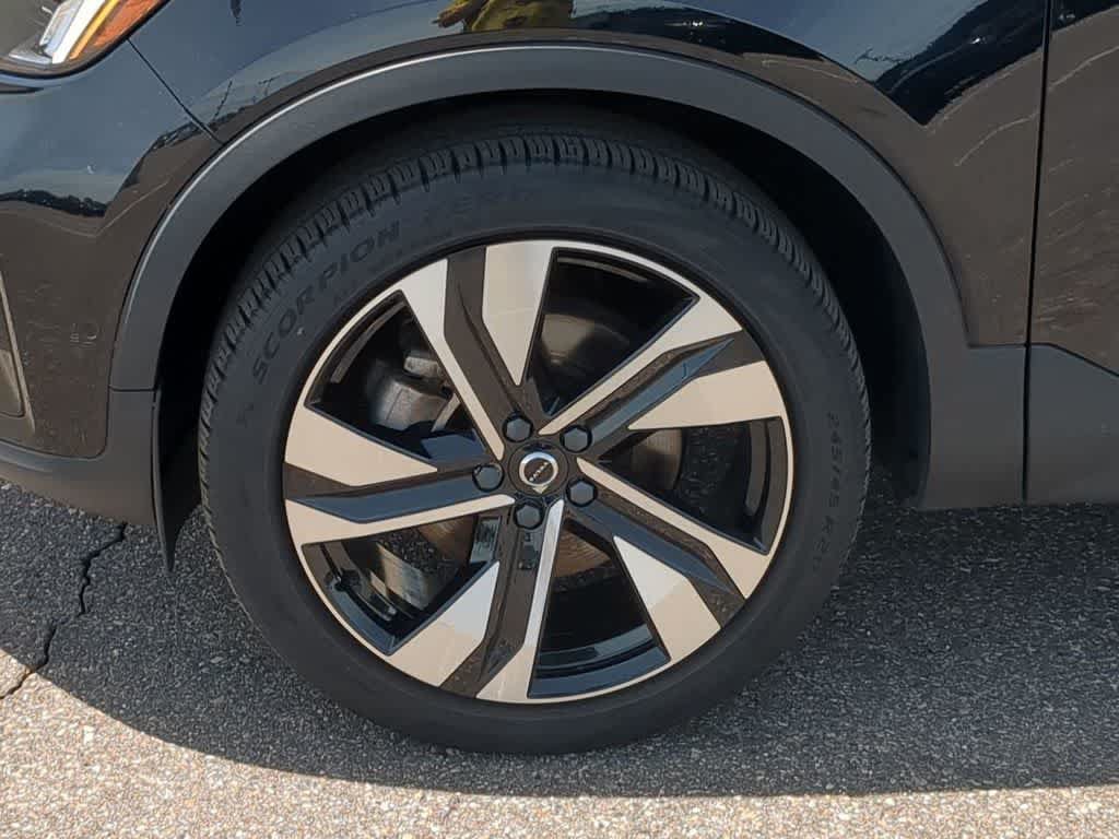 Used 2023 Volvo XC40 B5 Plus w/ Protection Package Premier AWD/4WD image 13